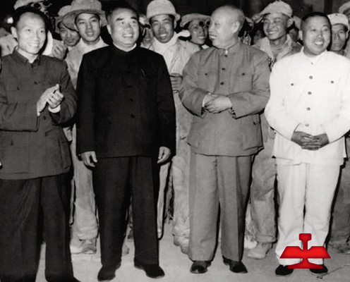 1959年毛泽东同志亲切接见全国著名劳动模范、鞍钢老英雄孟泰